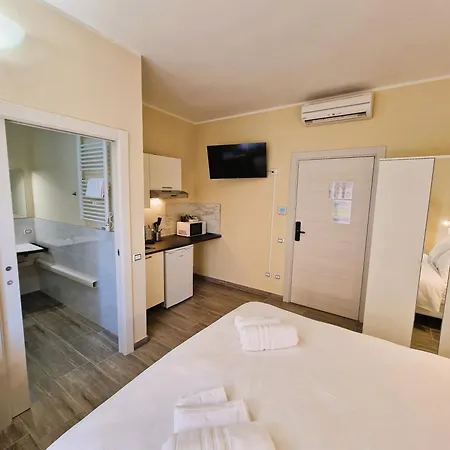 Apartmanhotel La Corte Del Maggiore 3*